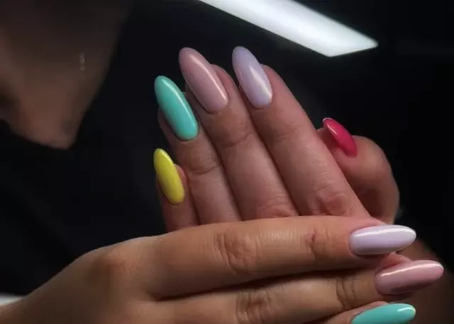 Mani- und Pediküre mit optionalem Gellack, Fußmaske und Getränk