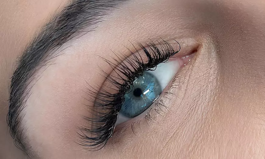 Image 1: Lifting y tinte de pestañas y opción a laminado y diseño de cejas