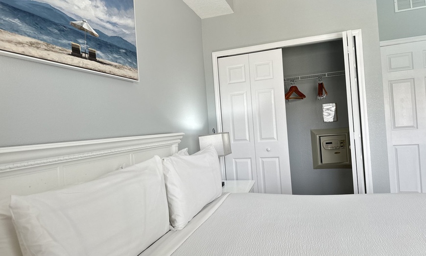 Image 22: Family Suites Hotel in Orlando near Theme Parks with Shuttle & Pool