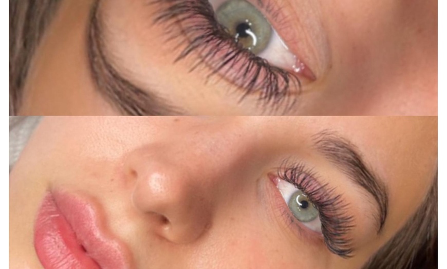 Image 4: Wimpernverlängerung (Neuset) in der 1:1-/Volumen-Technik für 1 Person