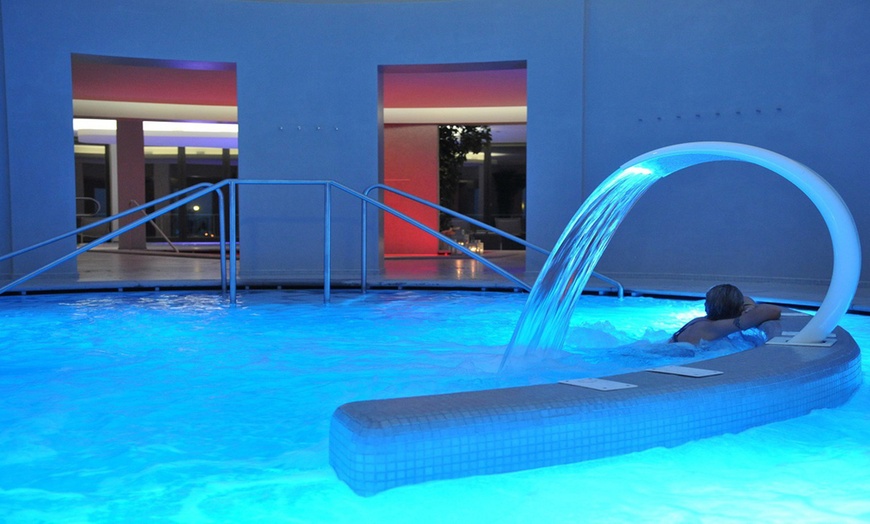 Image 20: Saint-Vincent 4*: soggiorno con ingresso Terme, colazione e massaggio