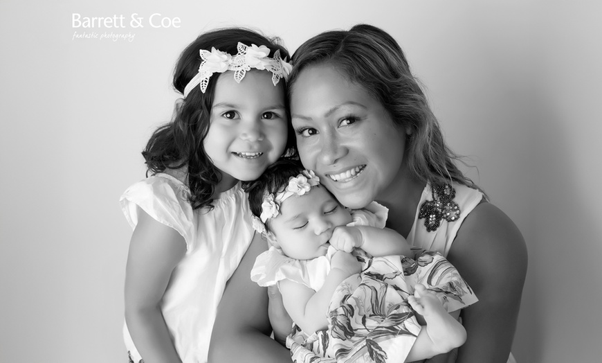 Image 5: Frame the joy! 1-Hour Baby Shoot + 8"x6" Print—Save up to 90% 