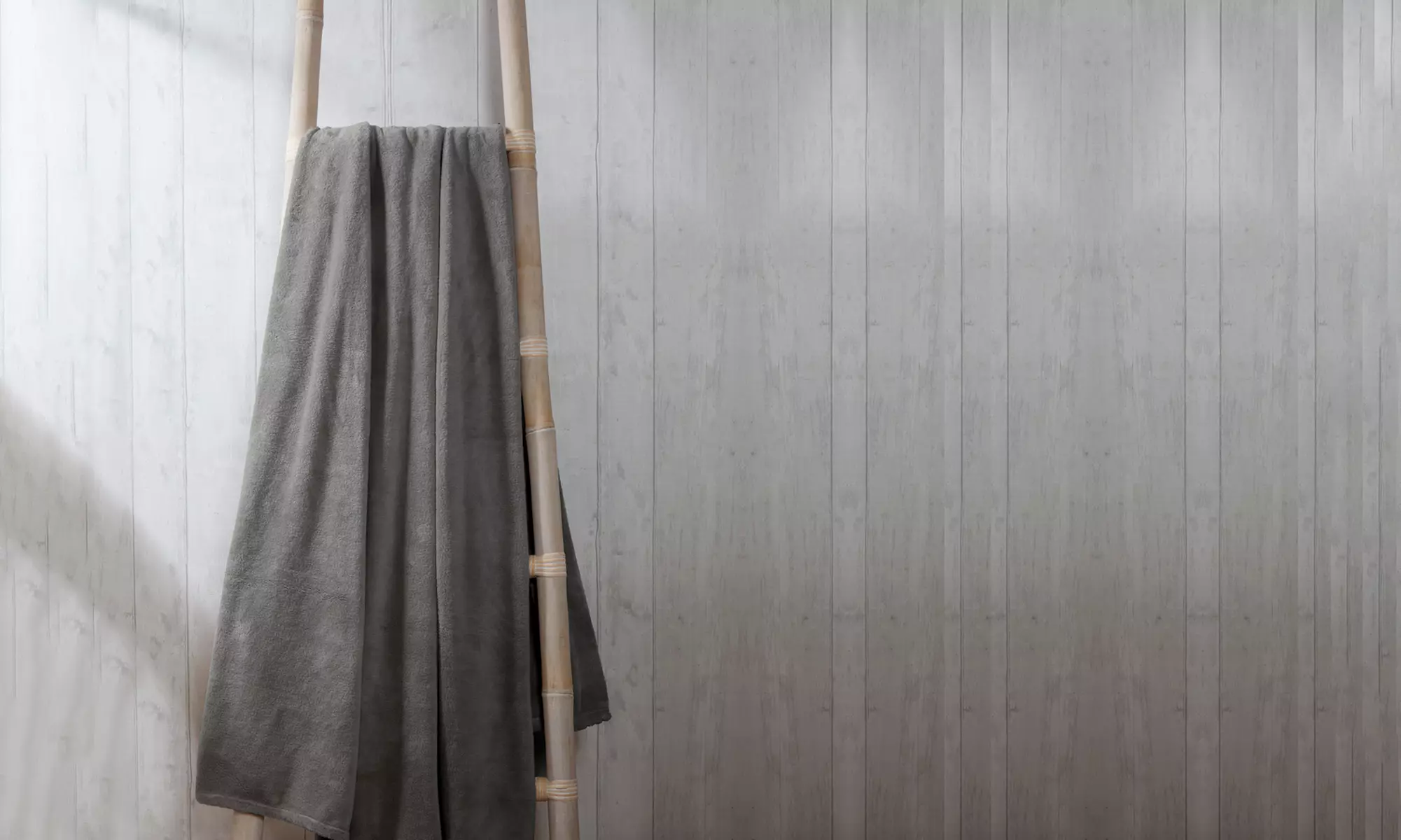 Super Cosy Coral Fleece Throw