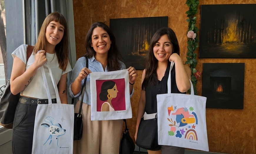 Image 4: Taller crea y pinta tu Tote Bag durante 2 horas con bebida incluida