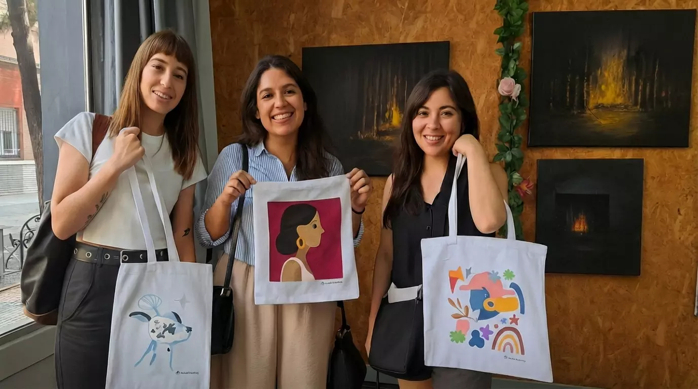 Taller crea y pinta tu Tote Bag durante 2 horas con bebida incluida
