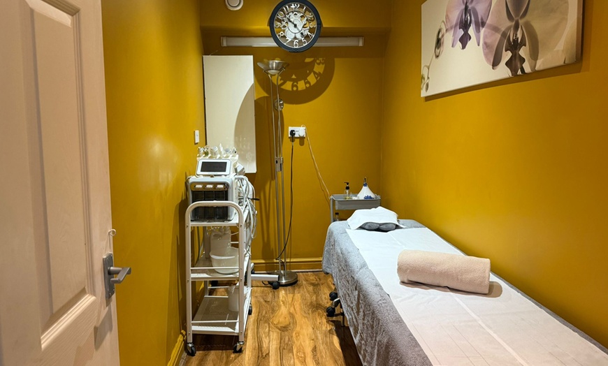 Image 3: Ultimate Relaxation: Japanese Head Spa + Facial with Optional Facial