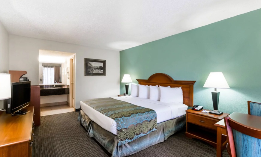 Baymont Inn & Suites Sarasota | Groupon