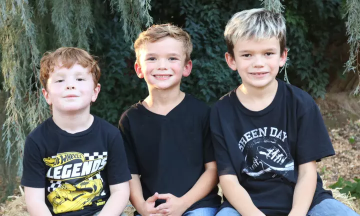 Cruz Photography: 30, 60, 90 Min or 2 hours of Outdoor Photography Session with Photo Package (up to 60% Off)