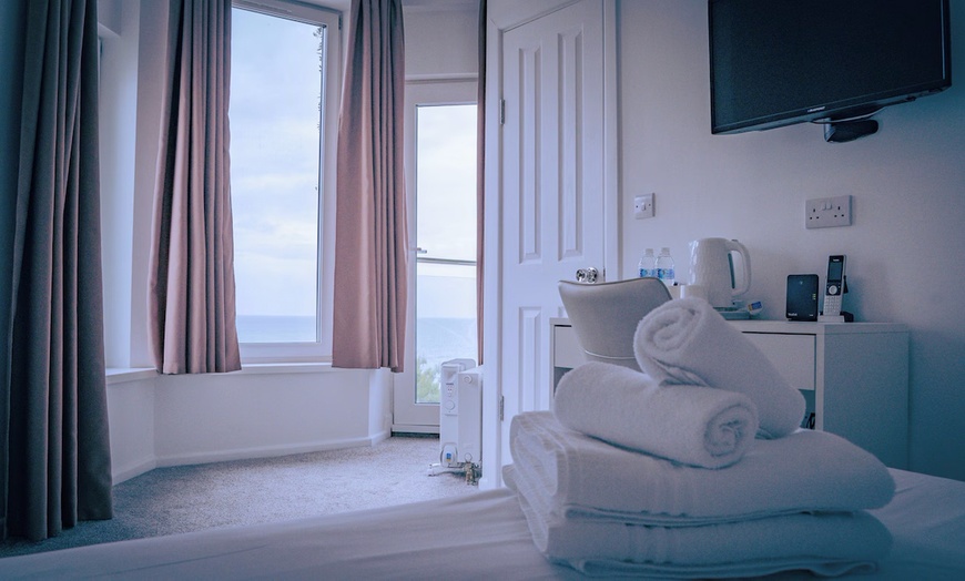 Image 9: Cornwall: Elegant 4* Stay with Breakfast 