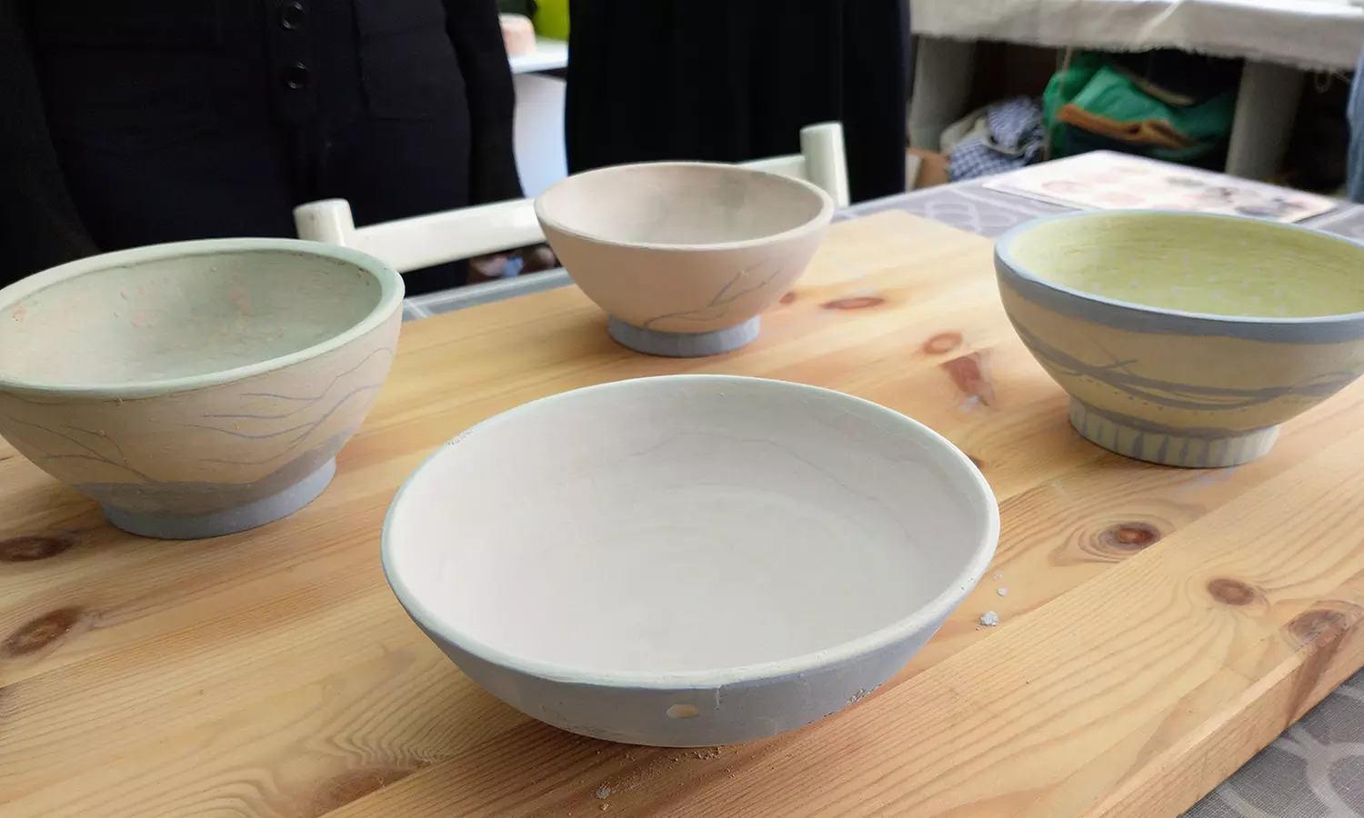 ¡Taller de pintura en cerámica con bebidas para 1 o 2 personas!