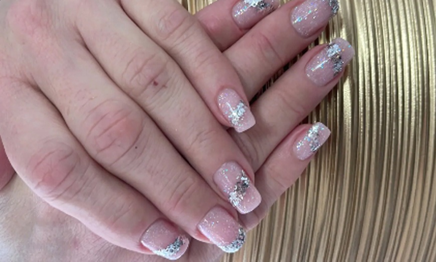 Image 10: Maniküre, opt. mit Shellack, oder Modellage mit/ohne Verlängerung