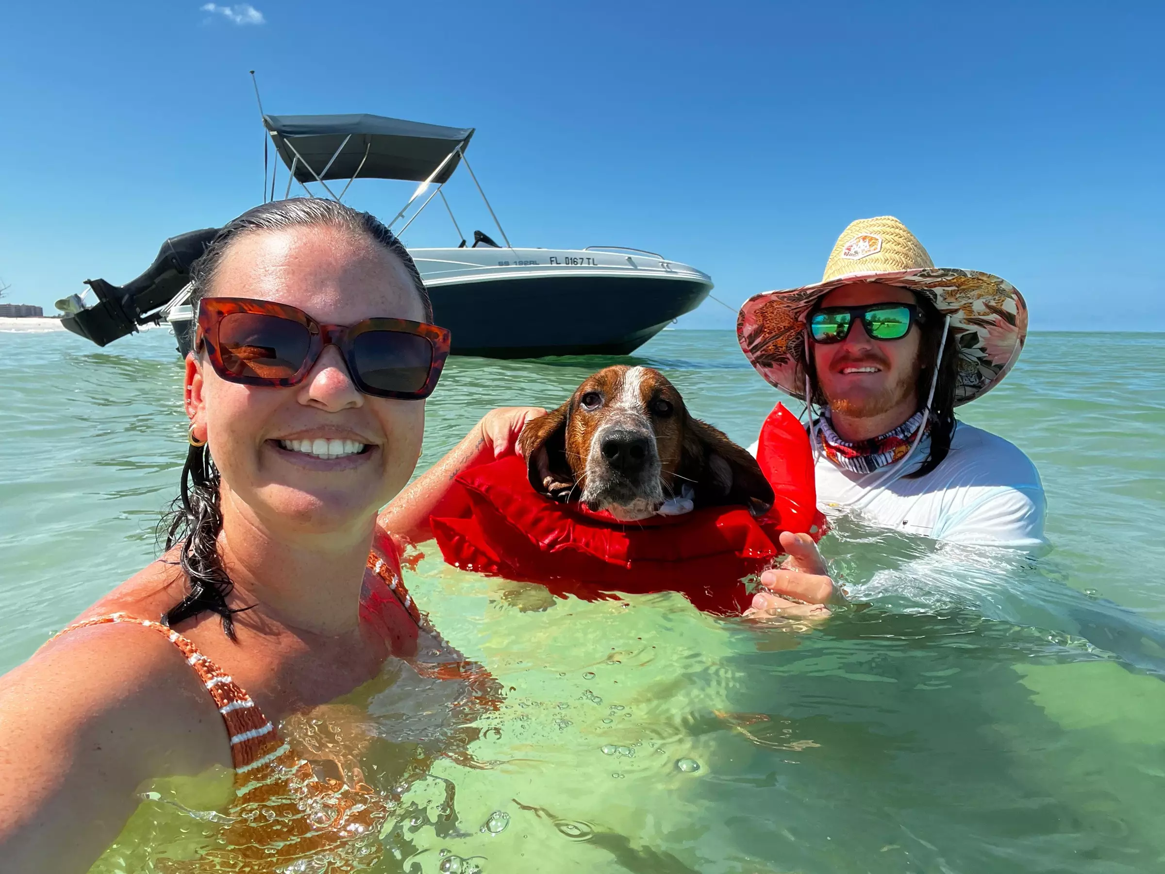 4 or 8 Hour Deck Boat Rental with Bimini Top in Naples