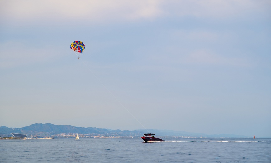 Image 6: Vuela alto: experiencia de parasailing para 2 o 4 personas 