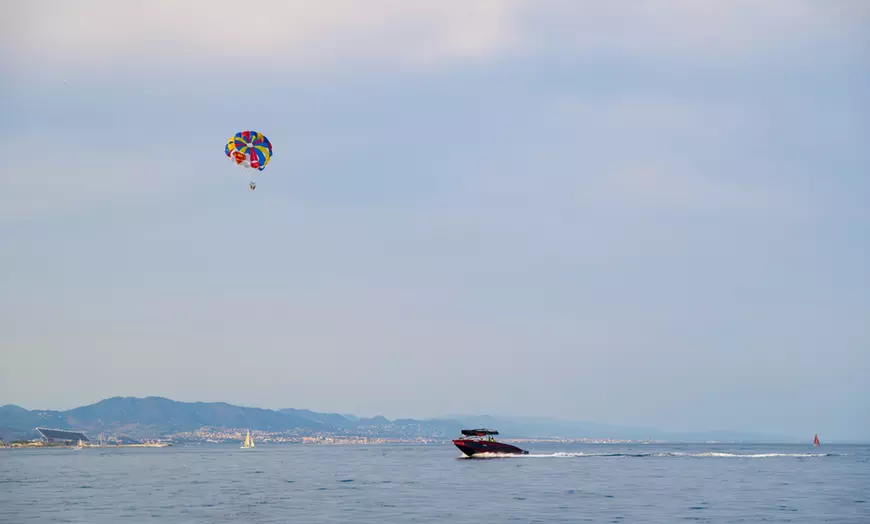 Image 6: Vuela alto: experiencia de parasailing para 2 o 4 personas 
