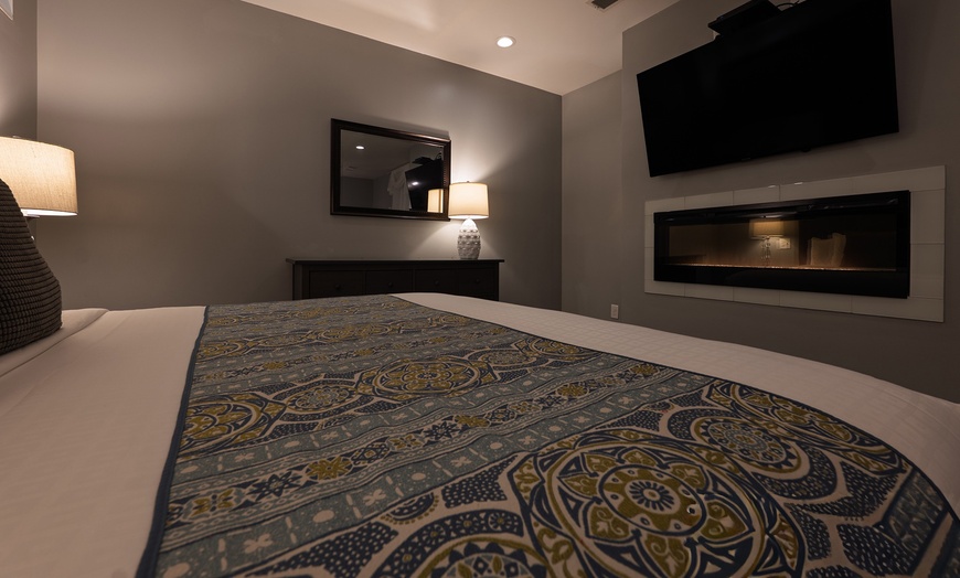Image 10: Private, In-Room Swimming Pools at Belamere Suites Hotel