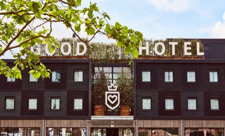 Image 11: London: Waterfront Floating Hotel Stay for 2