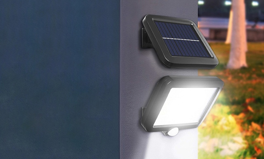 Image 1: 1x oder 3x Wand-Leuchte mit 120 LEDs und Solarpanel