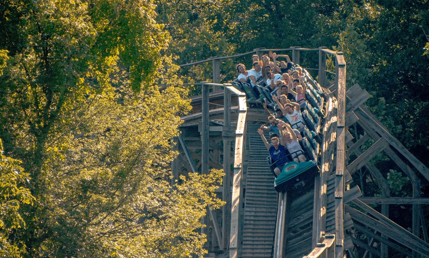 Image 4: LIMITED TIME OFFER: Six Flags St. Louis - Up to 50% Off