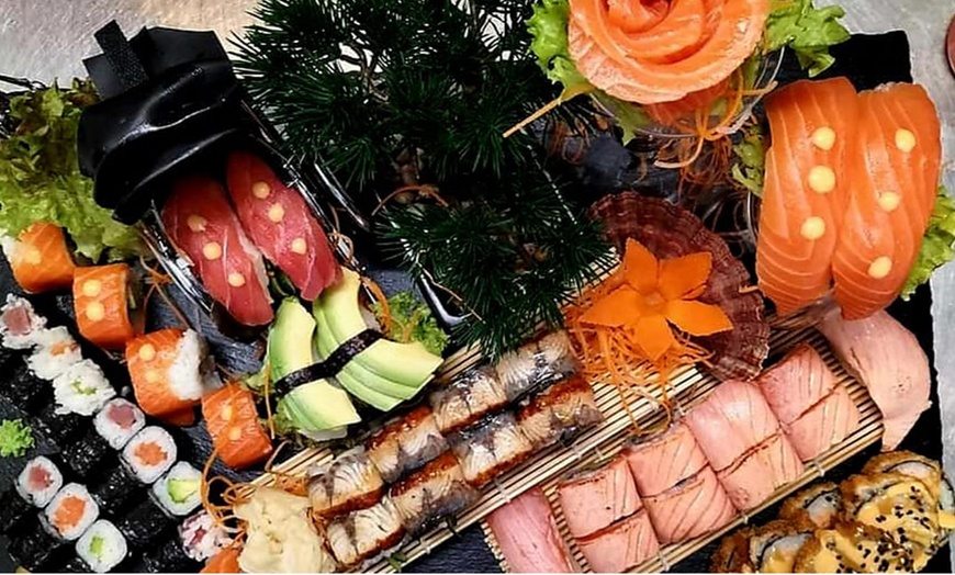 Image 6: Sushi-Genuss im Großformat: XXL Sushi Platte für 2 oder 4 Personen