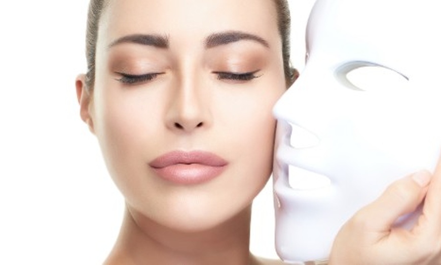 Image 3: 4 oder 8 Behandlungen à 30 Min. Déesse LED-Lichttherapie für 1 Person