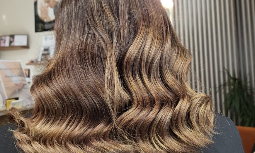 Image 4: Koloryzacja i farbowanie włosów, ombre, sombre lub baleyage do wyboru