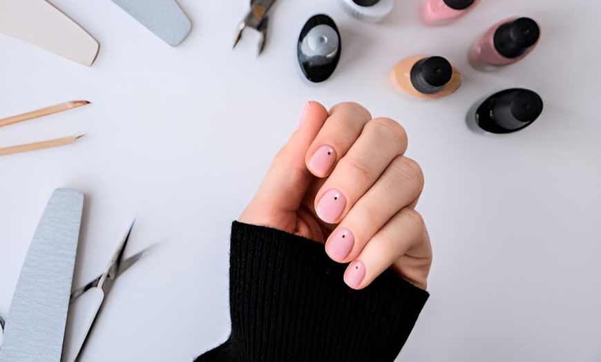 Image 2: Pedicure met  gellak voor een goede prijs