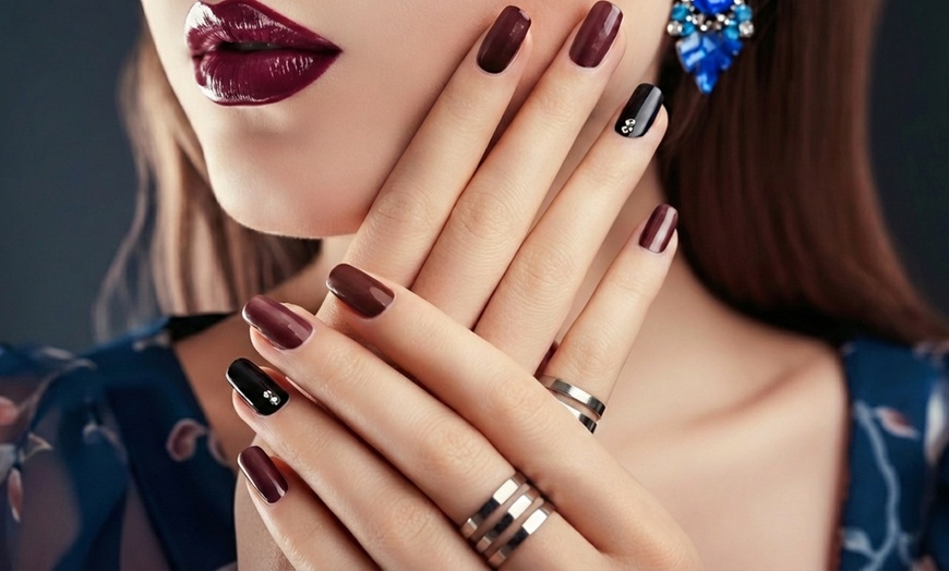 Image 4: Flawless & Long-Lasting SNS Full Nail Set –  1 or 2 Visits