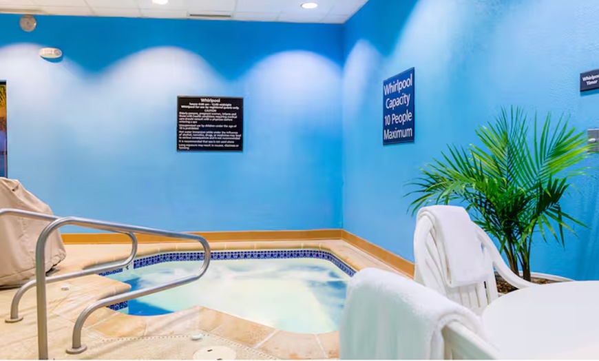 Image 8: Close to Shopping, Dining, & St. Charles Attractions