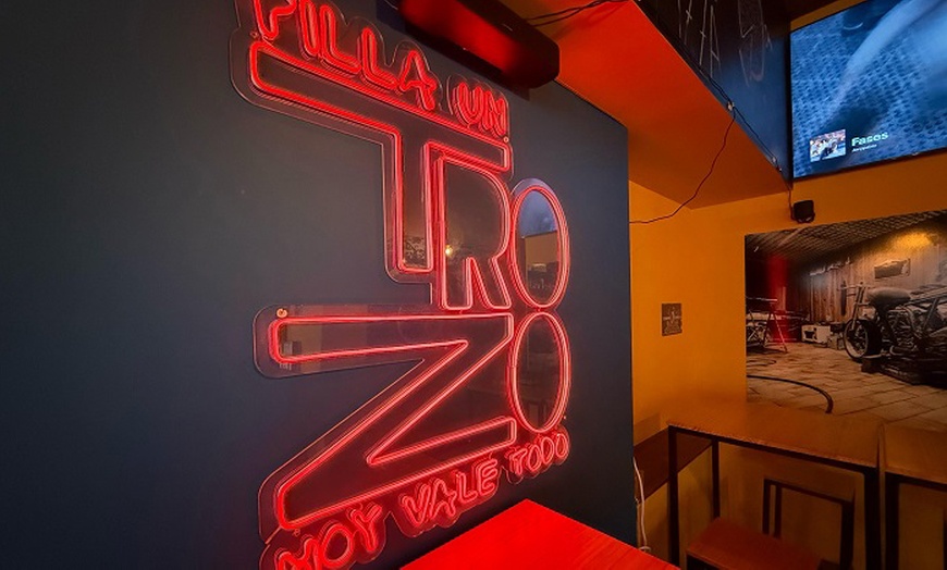 Image 6: Menú de pizza artesanal con entrante, postre y bebida para 2 o 4