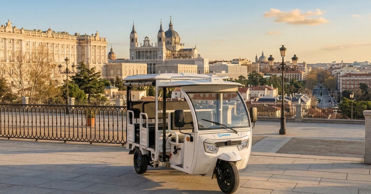 Tour en tuk tuk eléctrico por Madrid con guía local