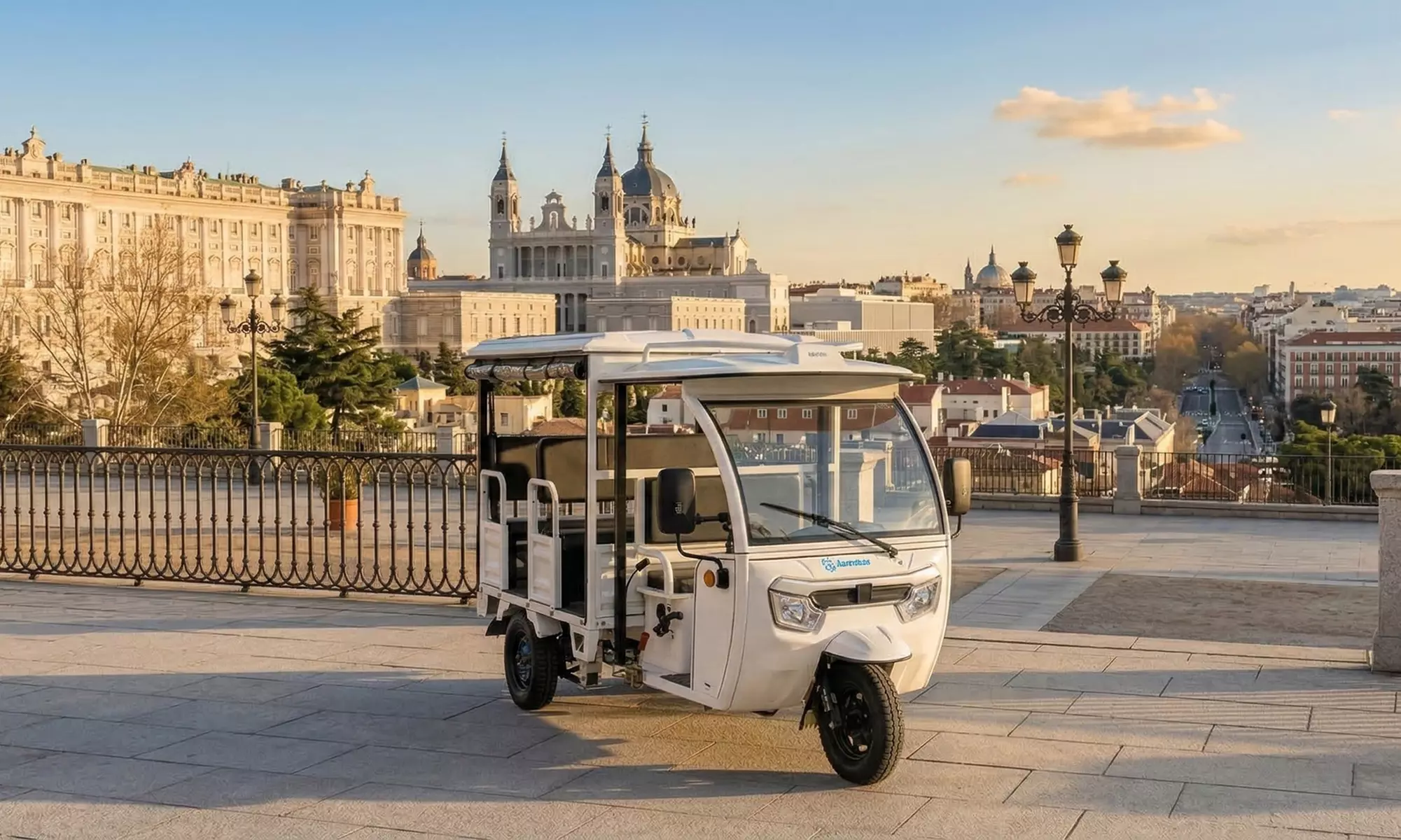 Tour tuk tuk eléctrico Madrid 1 hora o 2 horas en grupo o privado