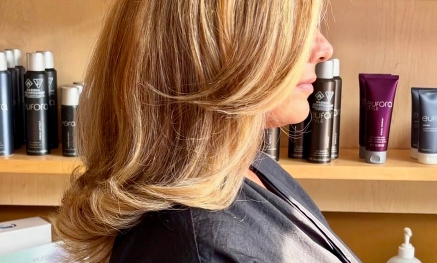 Image 2: Women's Haircut w/ Deep Conditioning+Style w/ Optional Highligts/ More