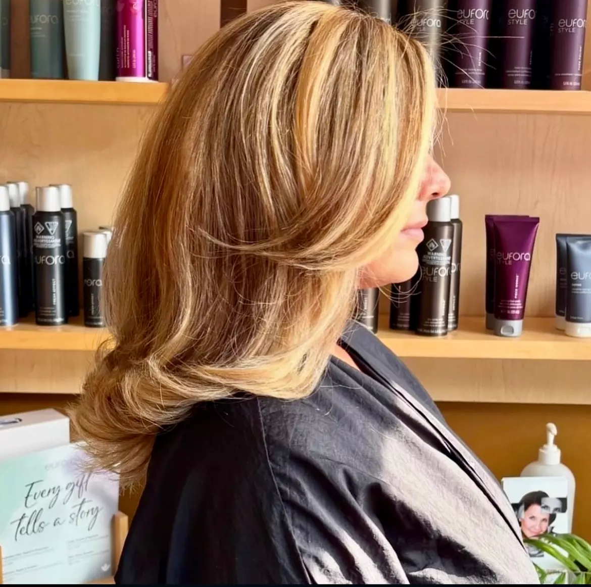 Women's Haircut w/ Deep Conditioning+Style w/ Optional Highligts/ More