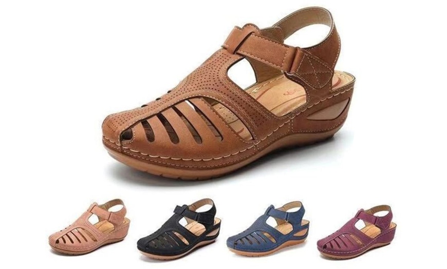 Image 1: Comfortable Round Toe Sandals