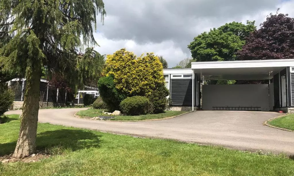 Swinscoe: 2-Night Stay with Breakfast and Optional Dinner