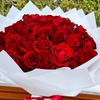 Image 5: Stunning 12-,18-, 24-, 50-, / 00-Rose Bouquets in Your Favorite Color