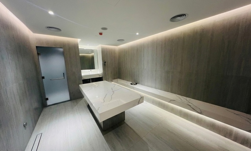 Image 3: 60-Minute Classic / Signature Spa Treatment OR 90-Minute Spa Treatment