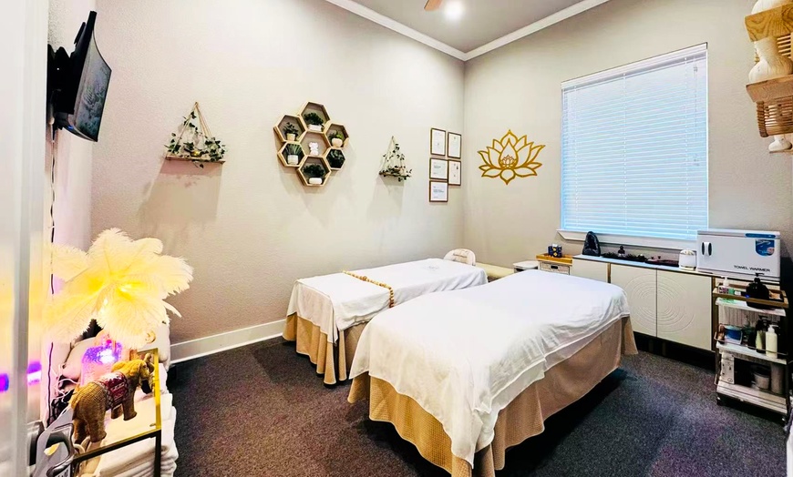 Image 2: Relax with 60, 90, or 120-Min Lymphatic Drainage Massage Sessions
