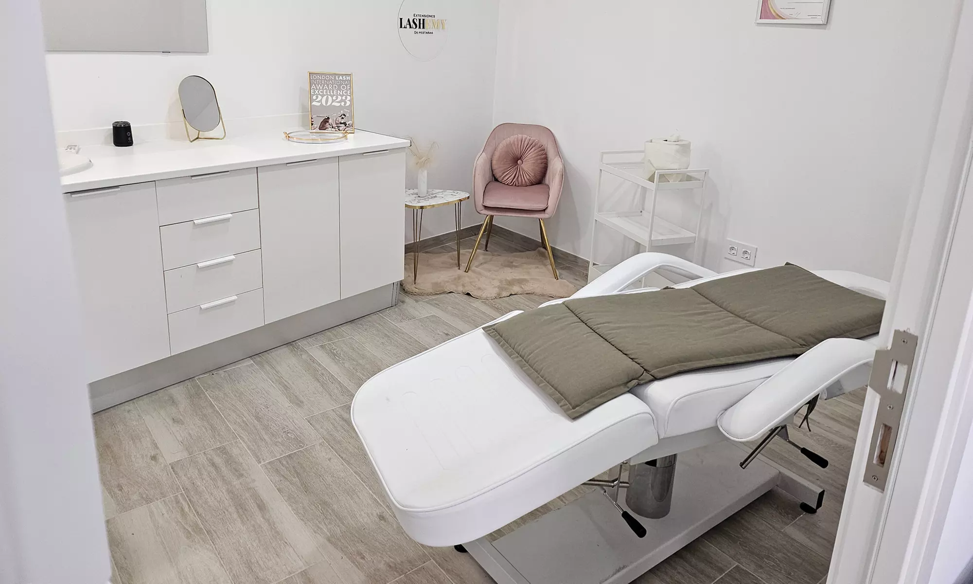 Microblading de cejas con visagismo para 1 persona