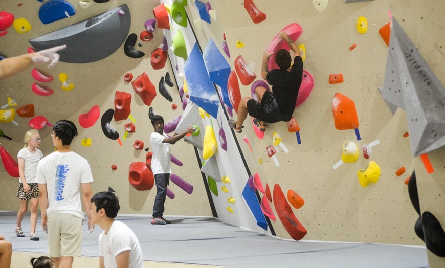 Image 5: Full-Day Bouldering + Shoe Rental