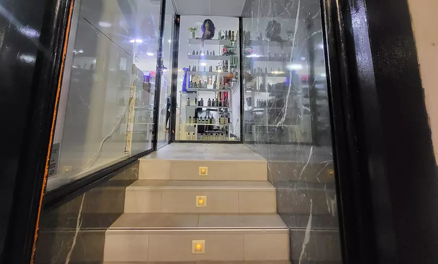 Image 14: Sesión de peluquería con masaje, corte y tratamientos extra a elegir