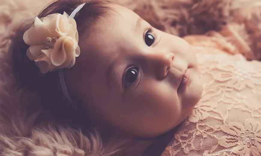 90 Min. Newborn Fotoshooting inkl. 2-5 Bildern + Geschenk