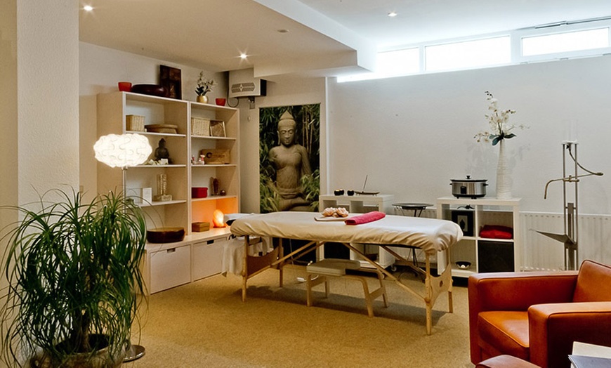 Image 3: Verwöhnpaket mit Sauna, Ganzkörper-Massage und opt. Gesichtsbehandlung