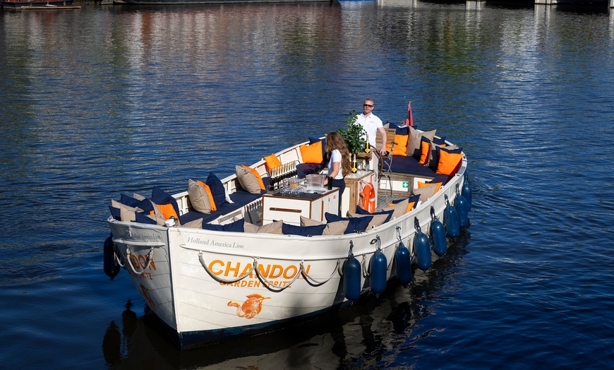 Image 1: Beleef een privé boottocht door de betoverende grachten van Amsterdam