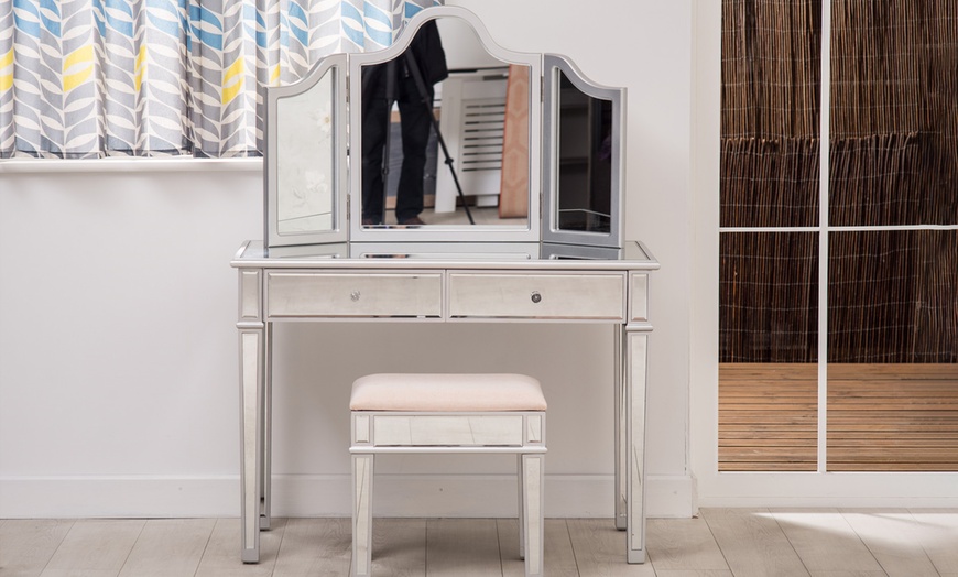 Image 7: Mirrored Bedroom Furniture