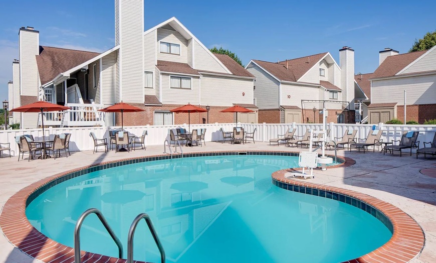 Image 14: Spacious 4-star suites with kitchenette near Hersheypark®