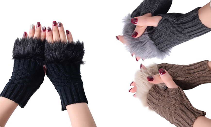 Image 10: Women's Furry Fingerless Gloves