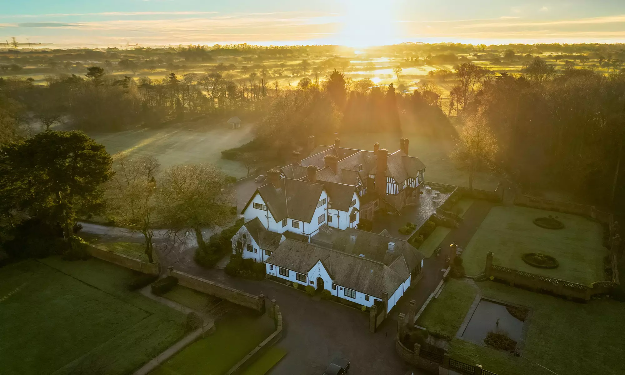 Cheshire Countryside: 4* Stay for 2 with Breakfast & Dinner