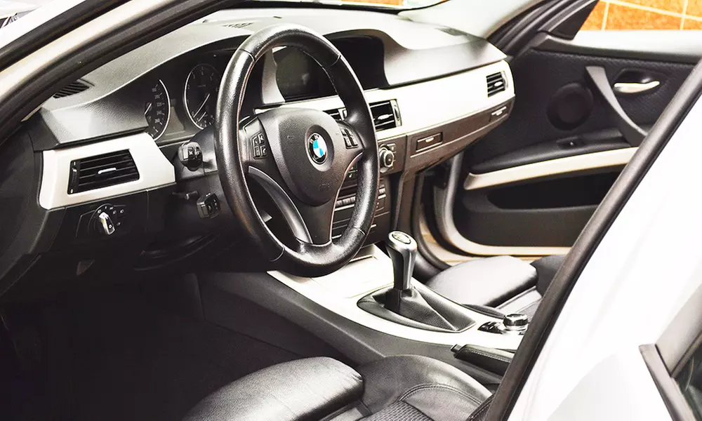 Basis, Premium oder Intensive Innen- und Außenreinigung für 1 Fahrzeug