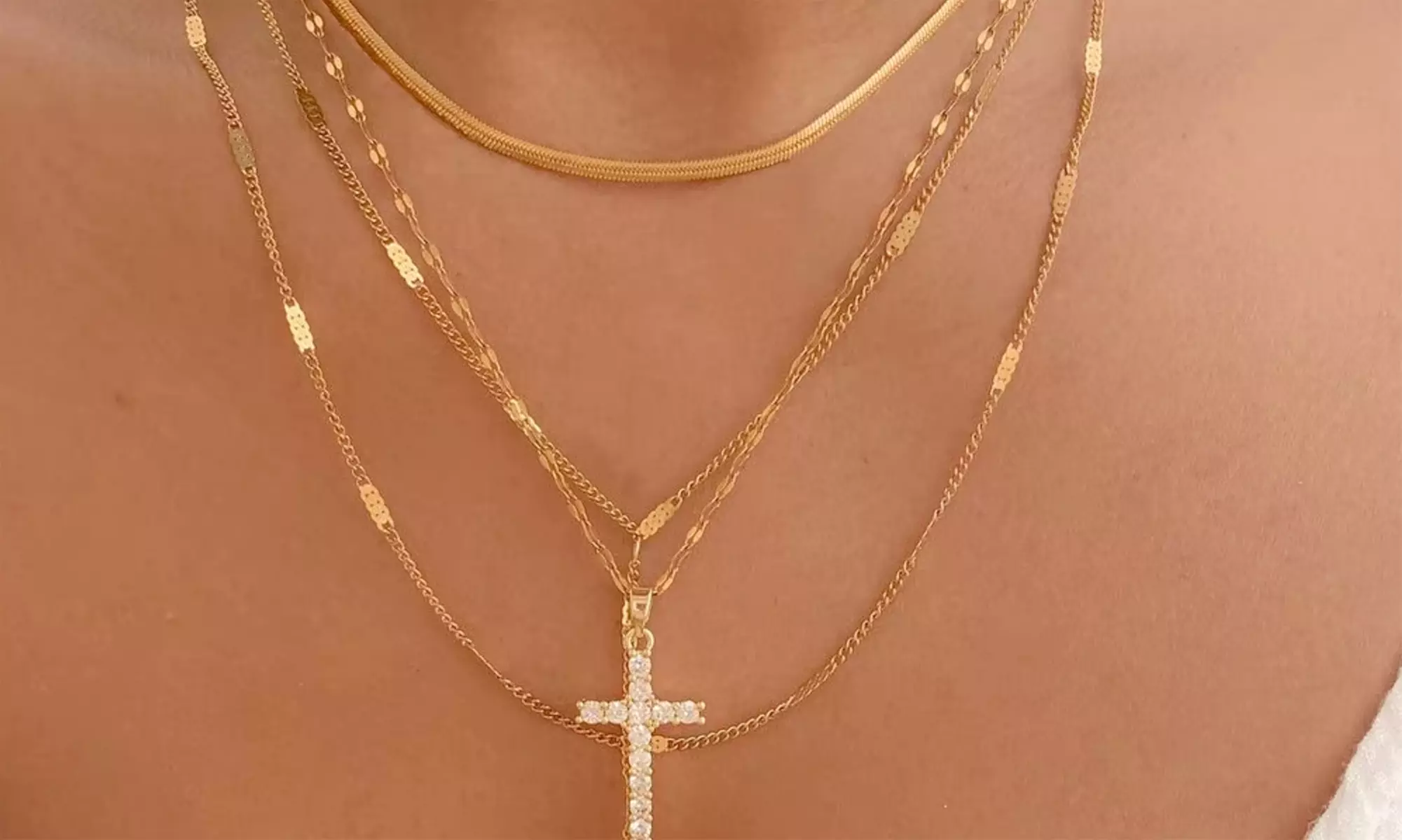 Juego de 4 collares multicapa dorados